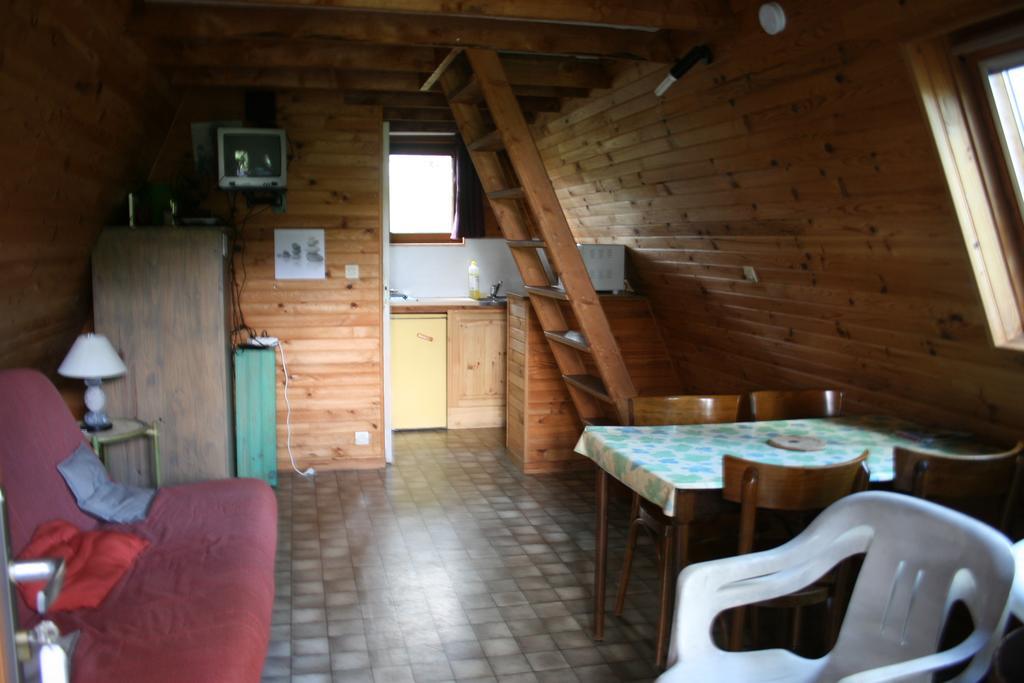 Hotel La Ptite Ferme De Caro Meyrignac-lʼÉglise Exterior foto
